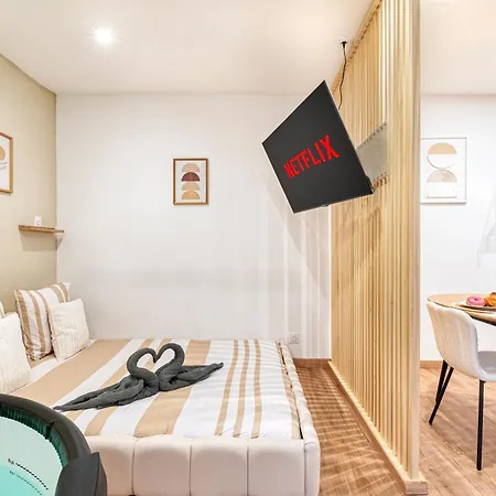 Luxe Romantique Avec Privatif 아파트
